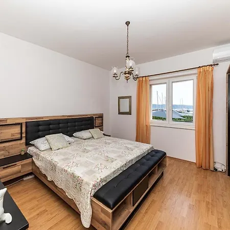 Mima Gomilica Apartman *