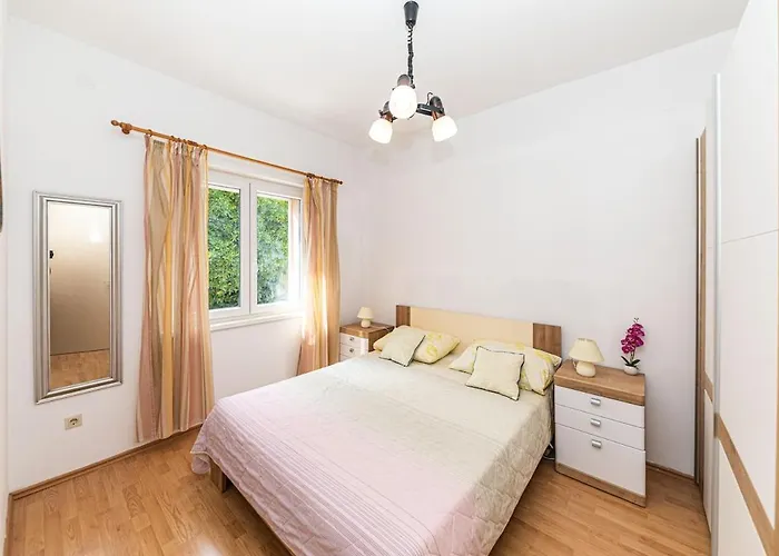 Mima Gomilica * Kaštela